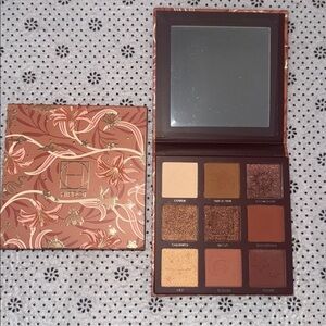 (NWT ) HIPDOT Eyeshadow Palette Gold, and Brown Hues